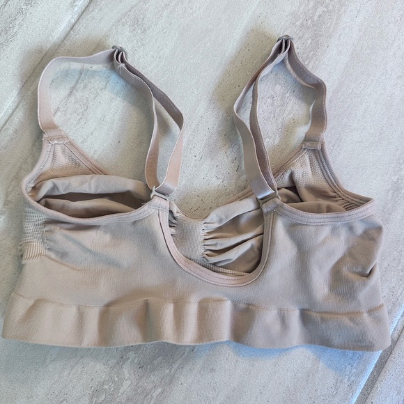 SKIMS Seamless Sculpt Bralette - Picture 5 of 7